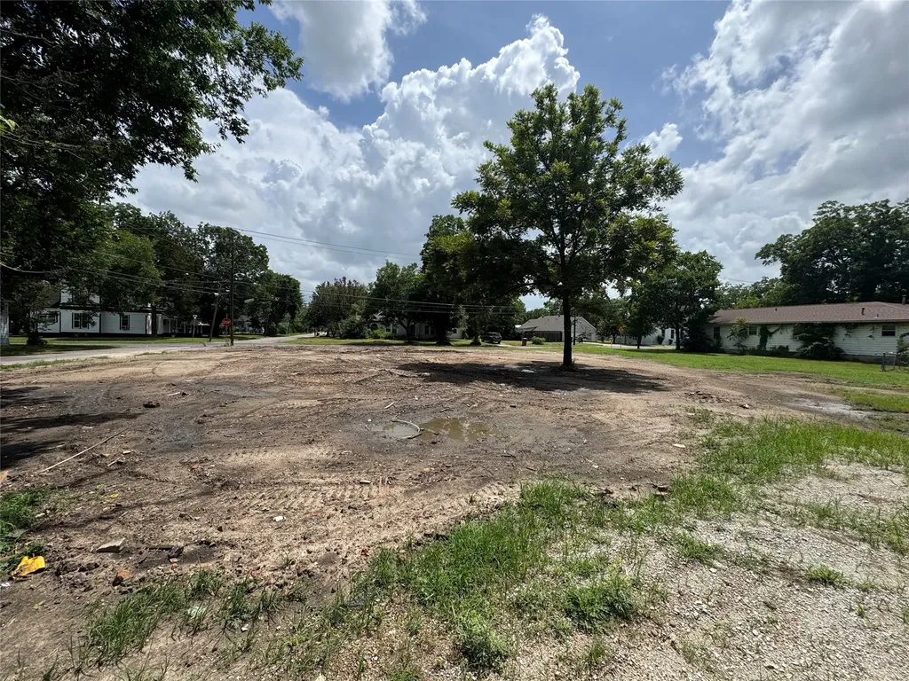 300 W 10th Street Bonham TX 75418