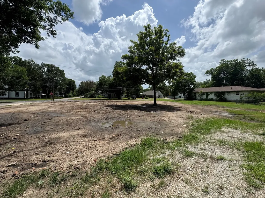 300 W 10th Street Bonham TX 75418