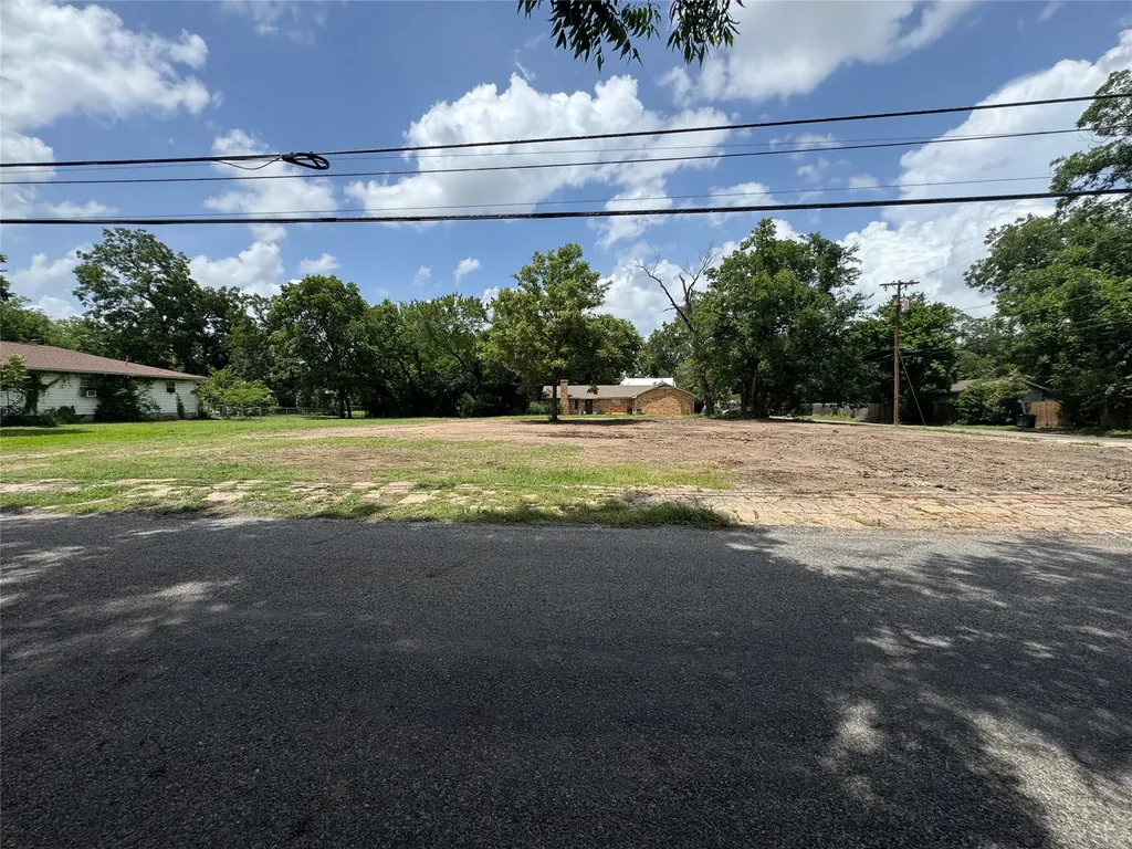 300 W 10th Street Bonham TX 75418
