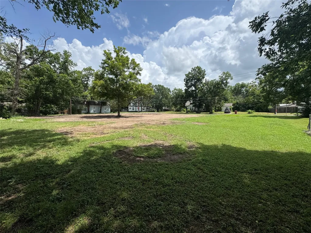 300 W 10th Street Bonham TX 75418