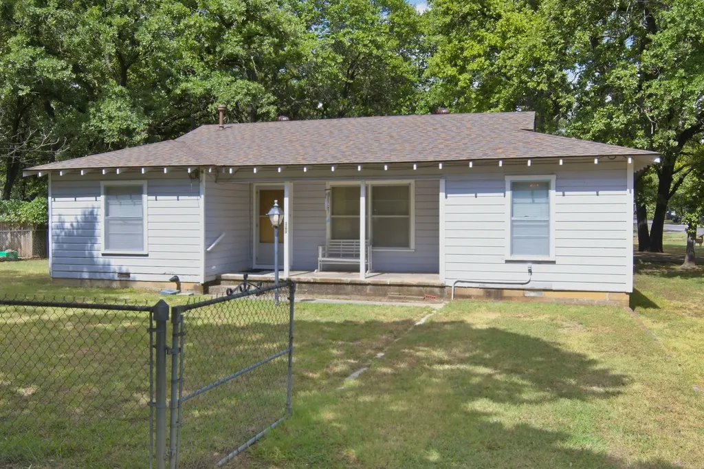 329 N Ash Avenue Azle TX 76020