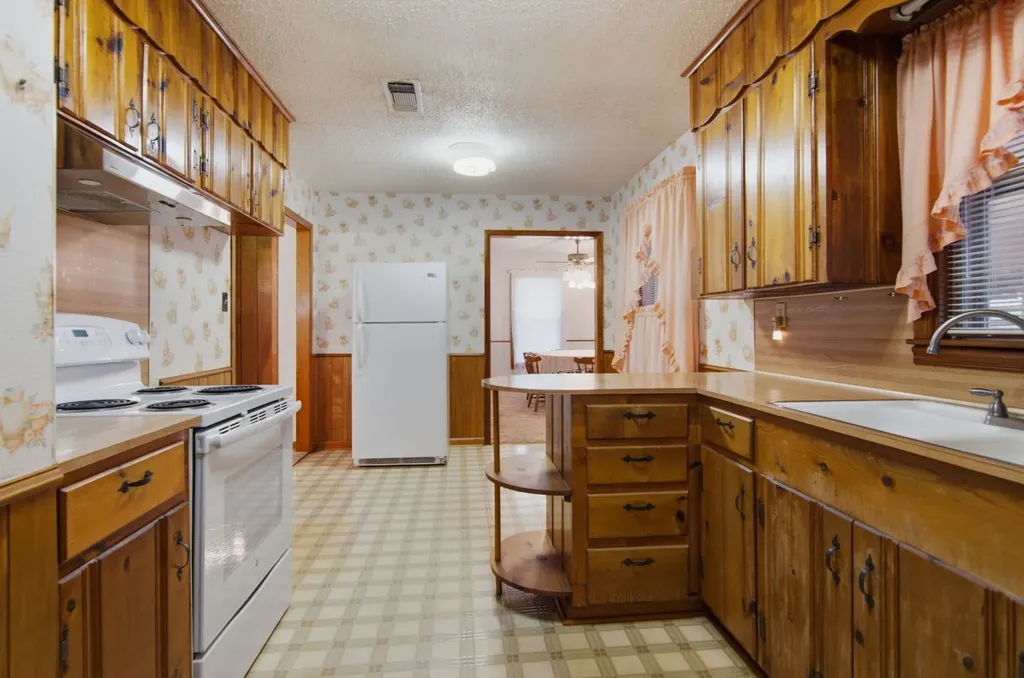 329 N Ash Avenue Azle TX 76020