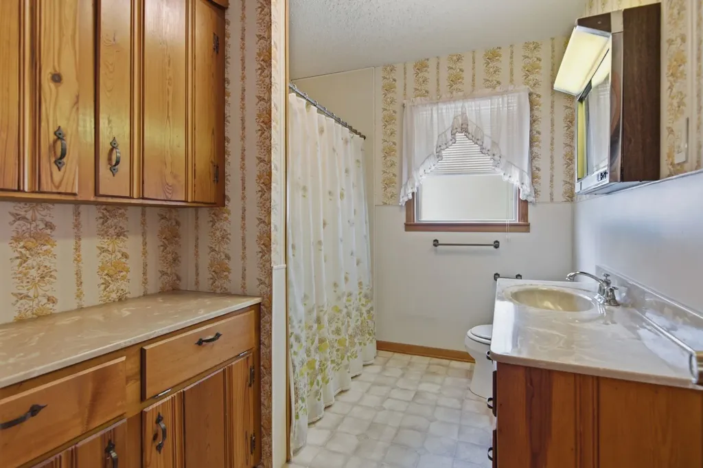 329 N Ash Avenue Azle TX 76020