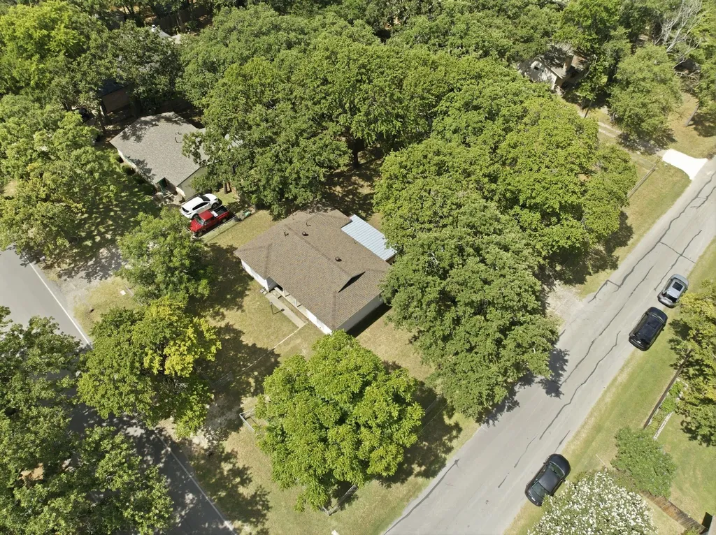 329 N Ash Avenue Azle TX 76020
