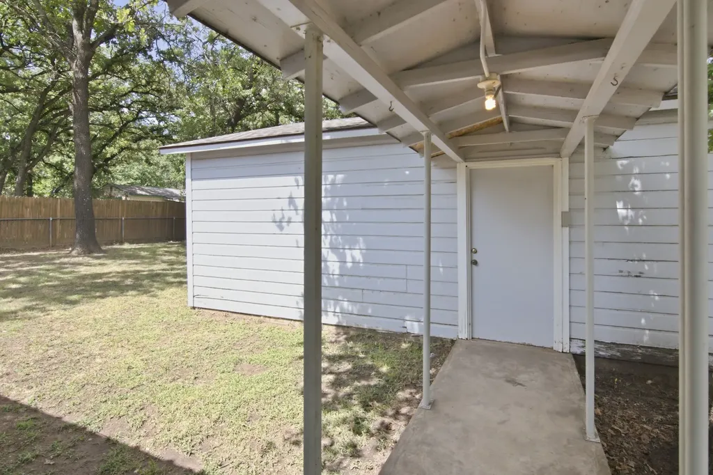 329 N Ash Avenue Azle TX 76020