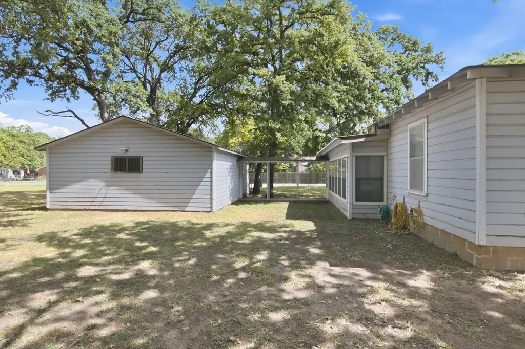 329 N Ash Avenue Azle TX 76020
