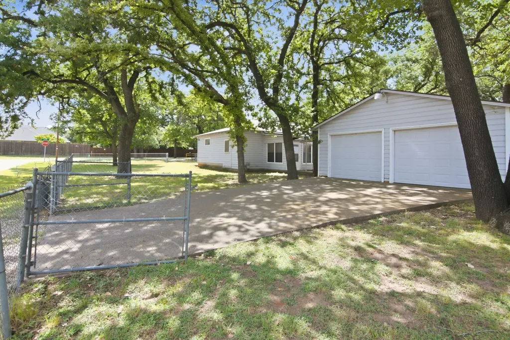 329 N Ash Avenue Azle TX 76020