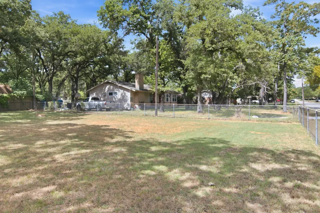 329 N Ash Avenue Azle TX 76020