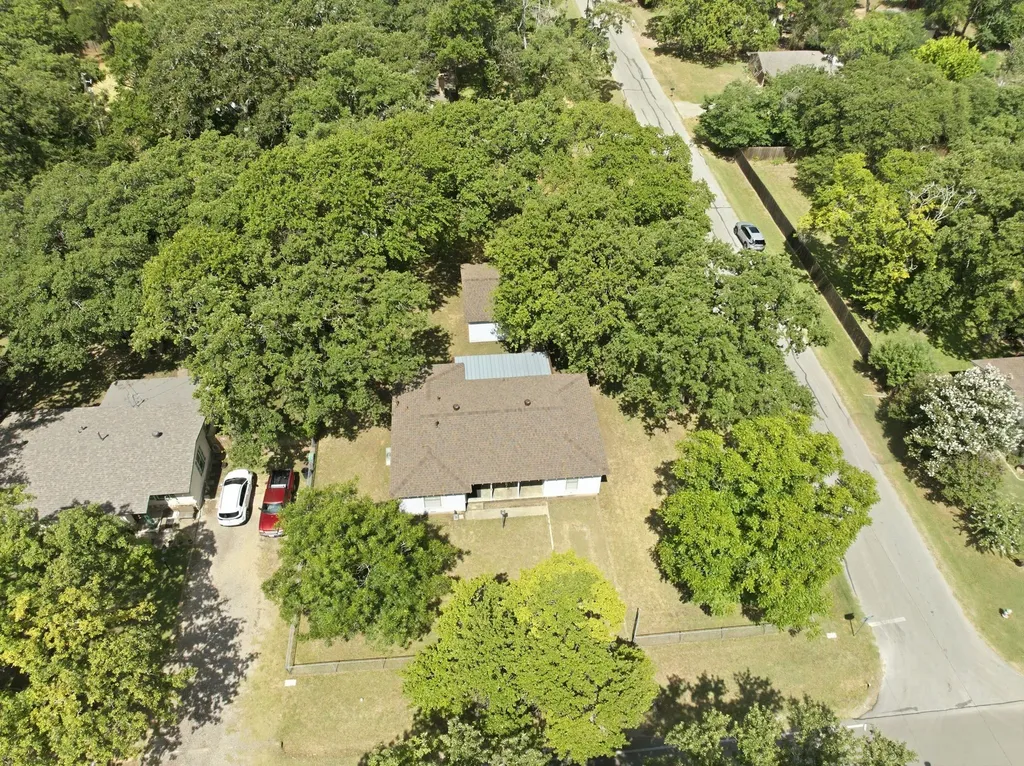 329 N Ash Avenue Azle TX 76020