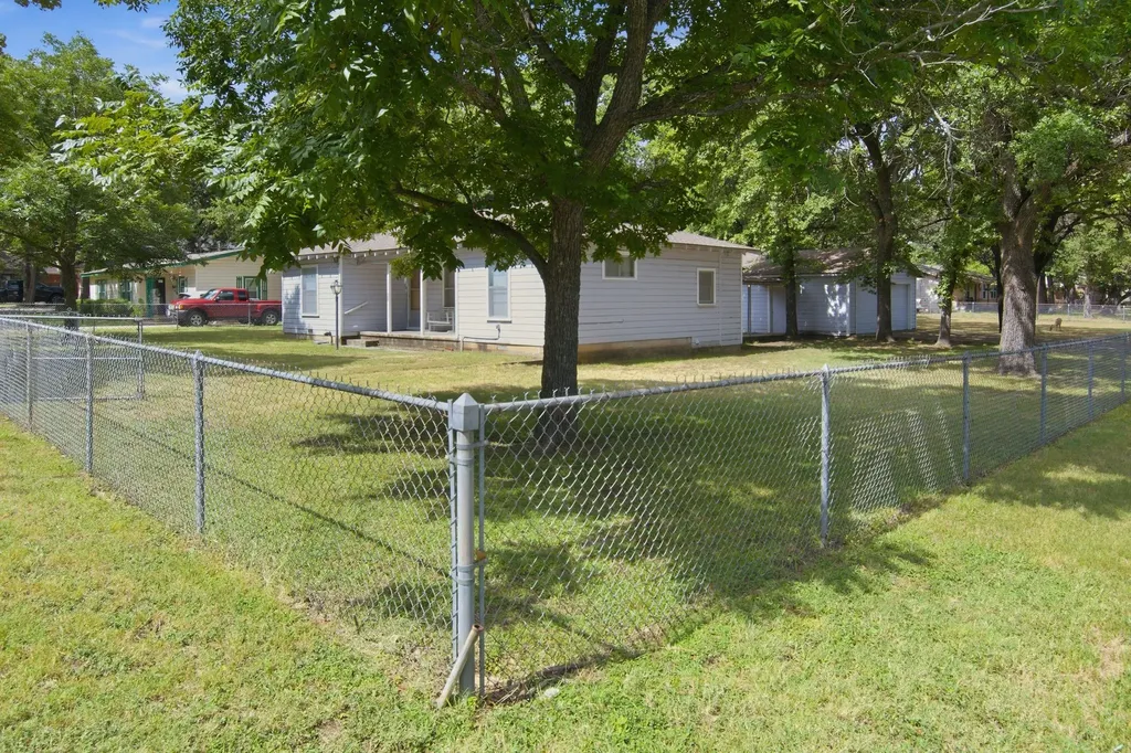 329 N Ash Avenue Azle TX 76020