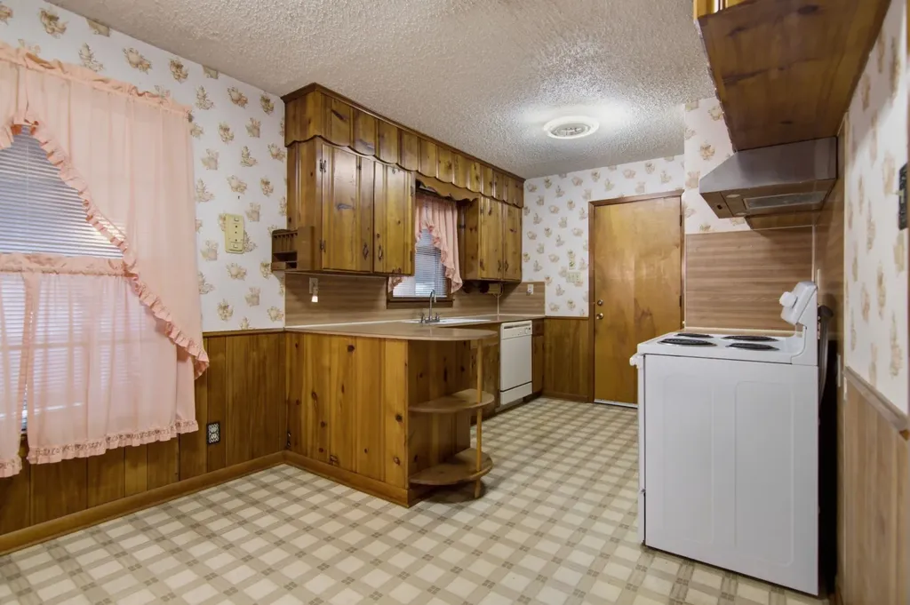329 N Ash Avenue Azle TX 76020