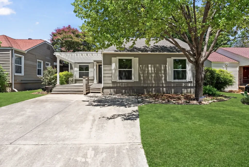 4220 Donnelly Avenue Fort Worth TX 76107