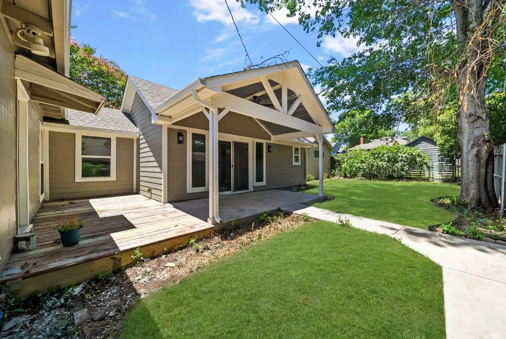 4220 Donnelly Avenue Fort Worth TX 76107