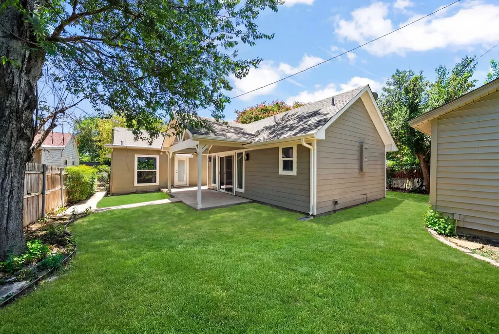 4220 Donnelly Avenue Fort Worth TX 76107