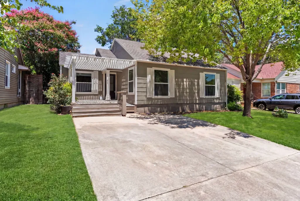 4220 Donnelly Avenue Fort Worth TX 76107