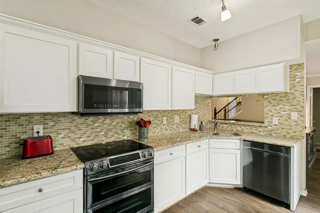 6816 Driffield Circle E North Richland Hills TX 76182