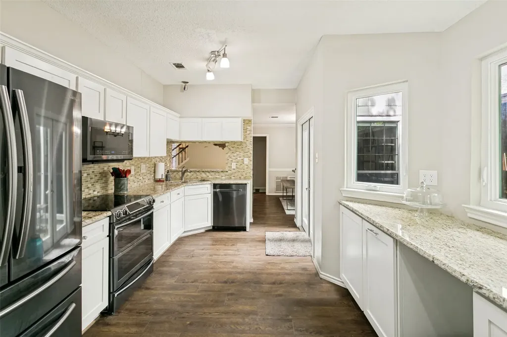 6816 Driffield Circle E North Richland Hills TX 76182