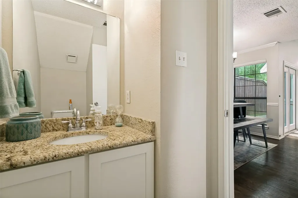 6816 Driffield Circle E North Richland Hills TX 76182
