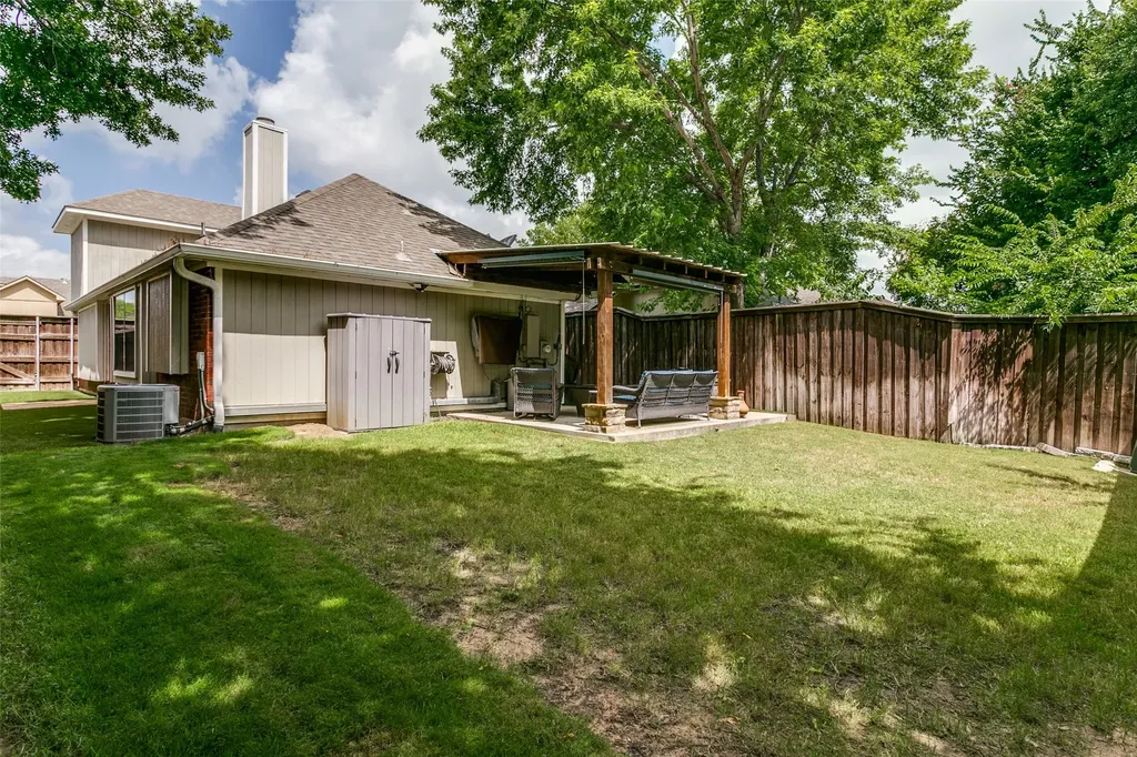 6816 Driffield Circle E North Richland Hills TX 76182