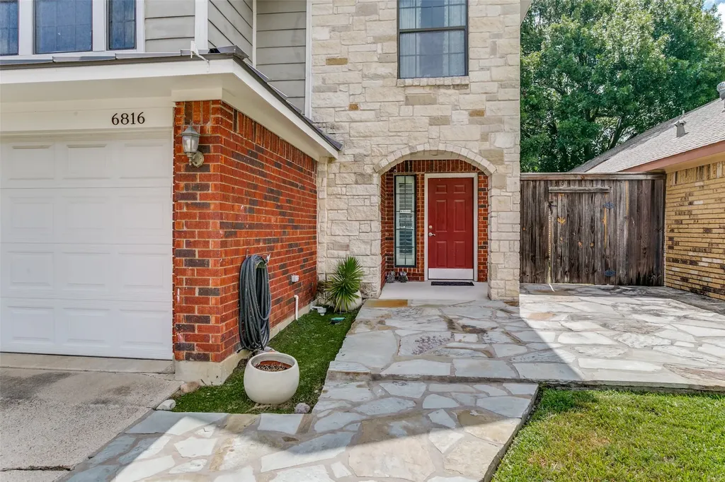 6816 Driffield Circle E North Richland Hills TX 76182