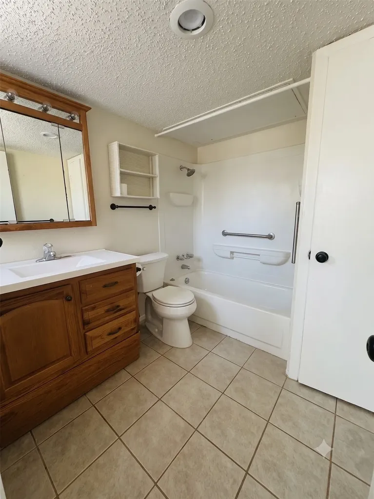 606 Oxford Park Garland TX 75043
