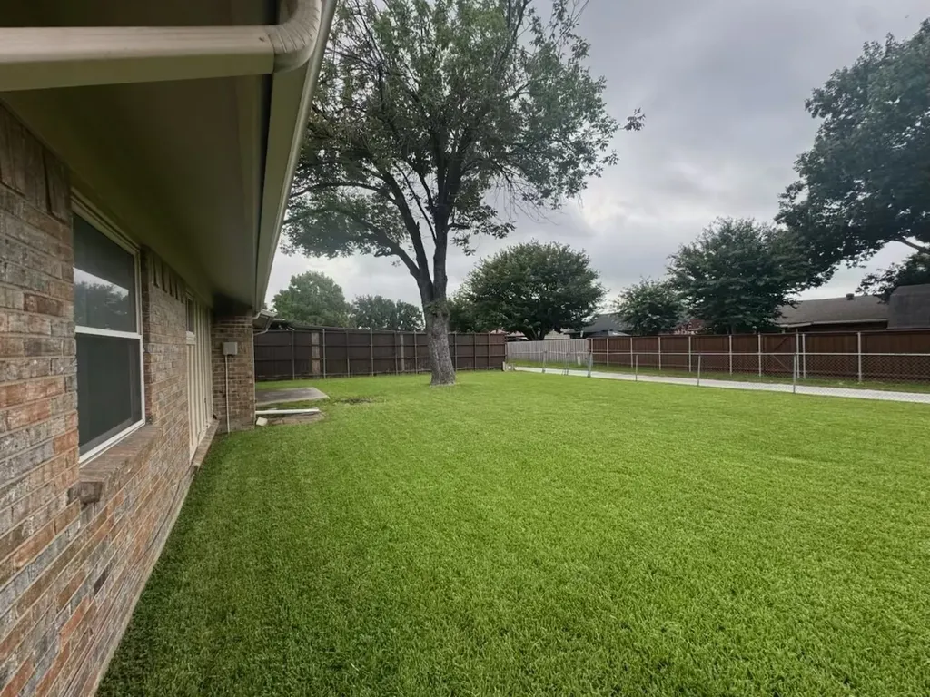 606 Oxford Park Garland TX 75043