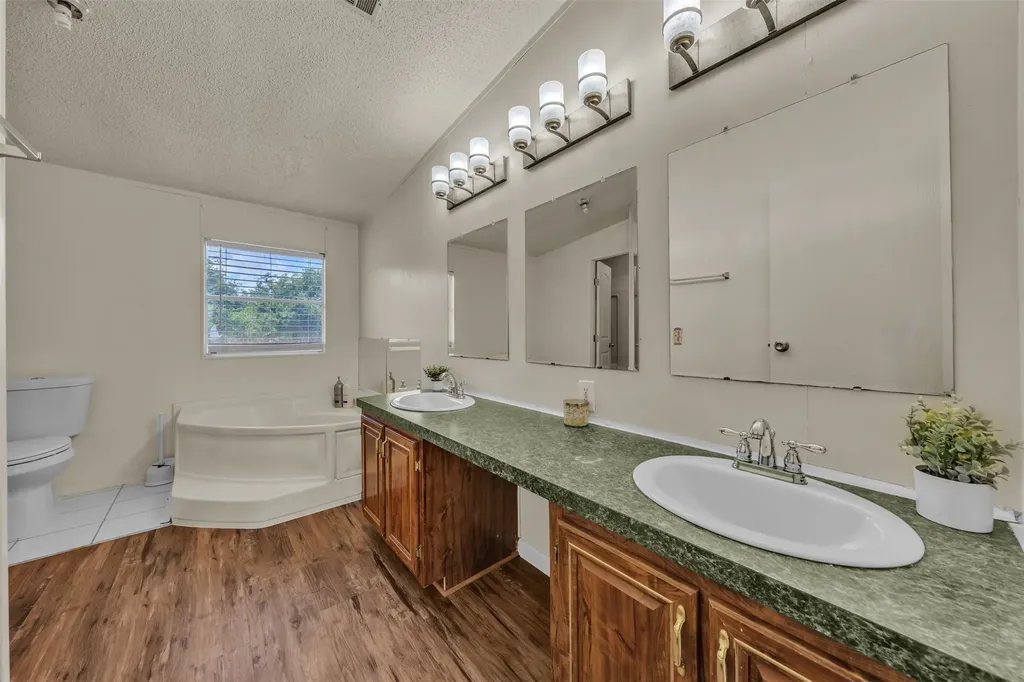 11625 Creekview Road Crowley TX 76036