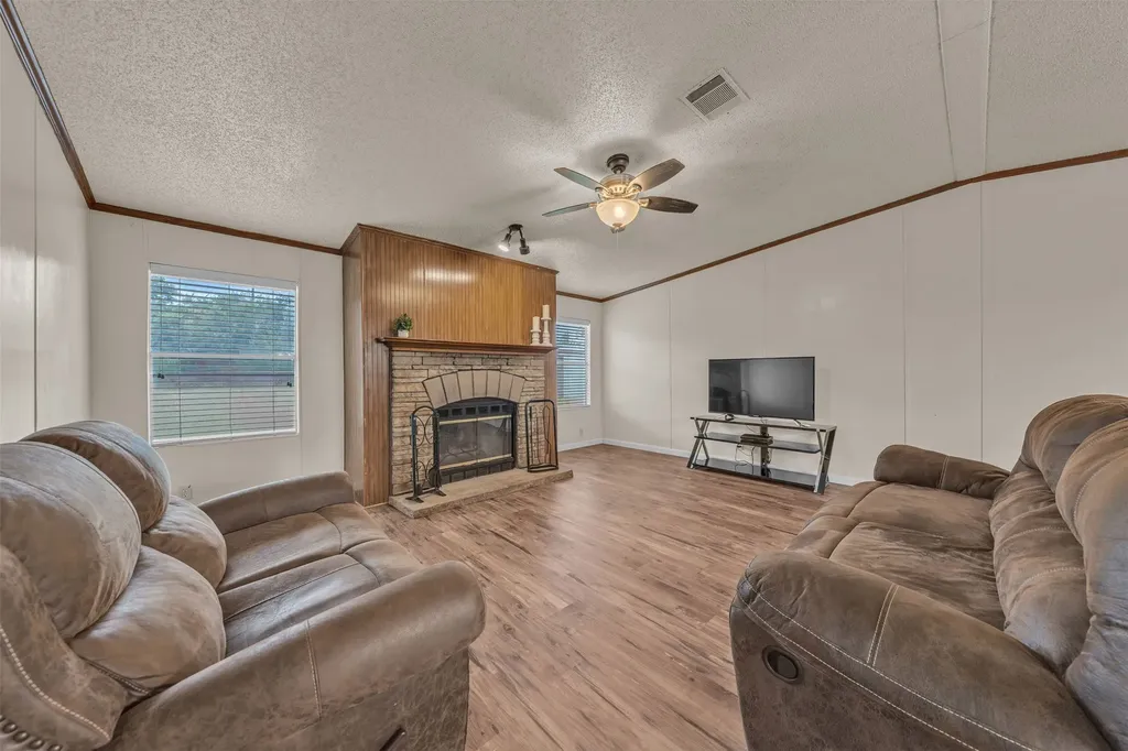 11625 Creekview Road Crowley TX 76036