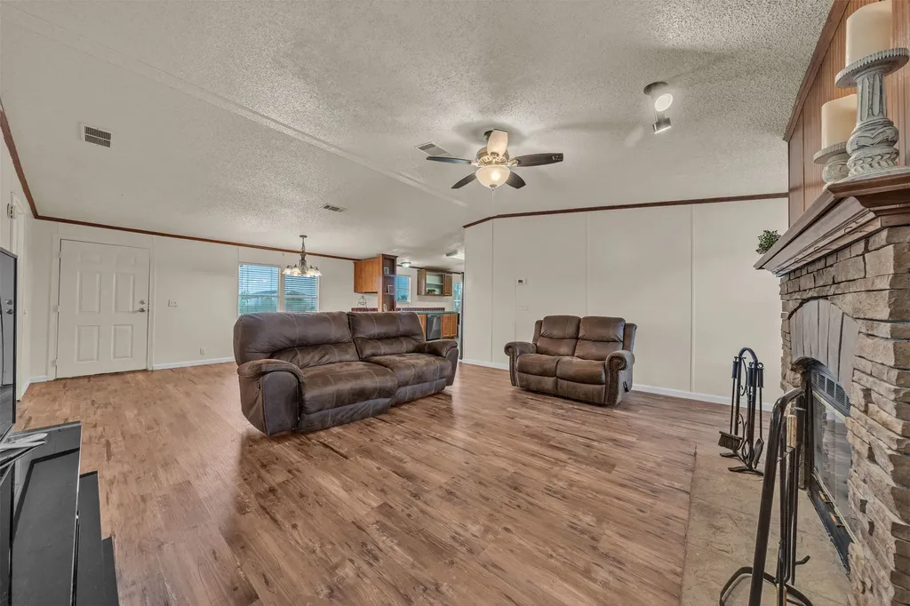 11625 Creekview Road Crowley TX 76036