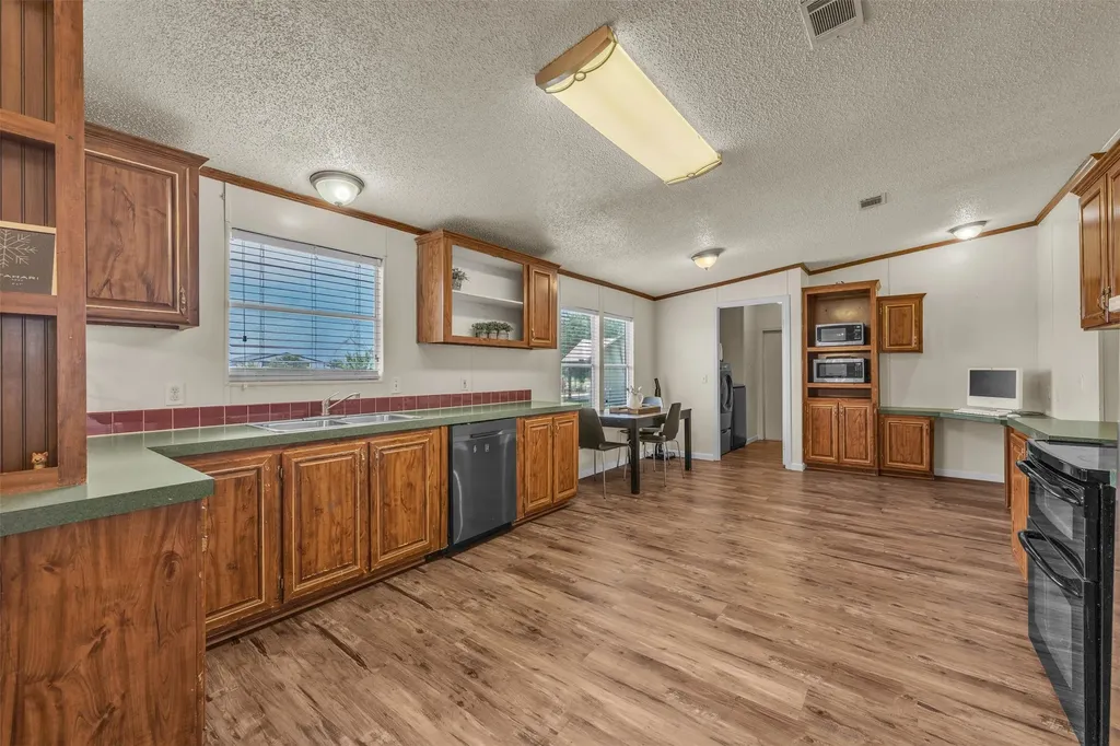 11625 Creekview Road Crowley TX 76036