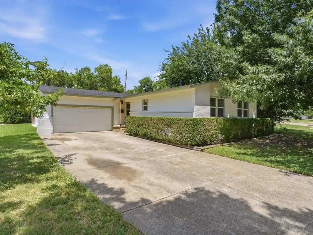 11207 Flamingo Lane Dallas TX 75218