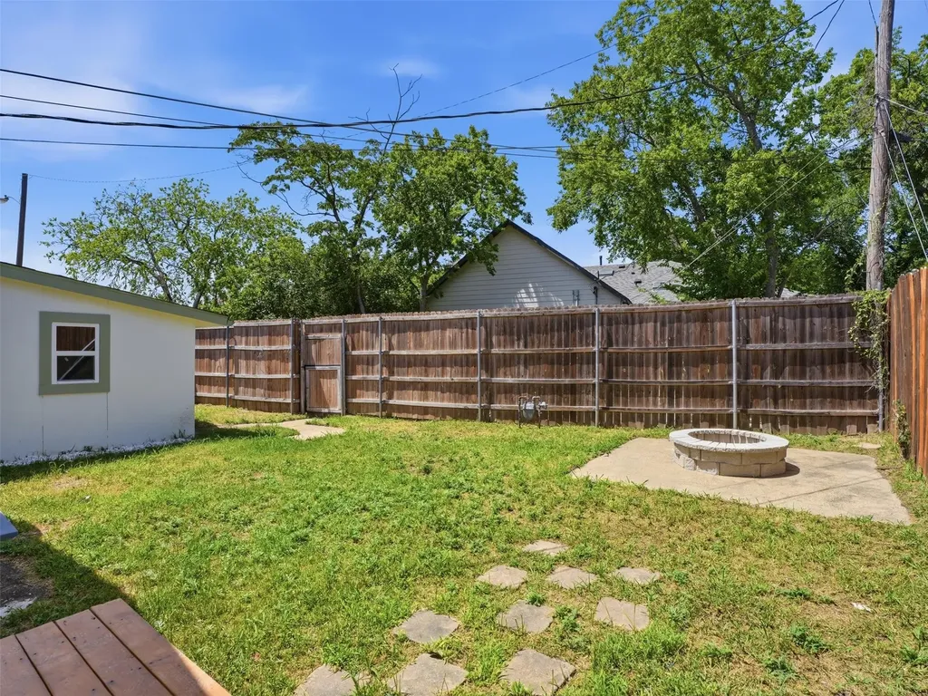 11207 Flamingo Lane Dallas TX 75218