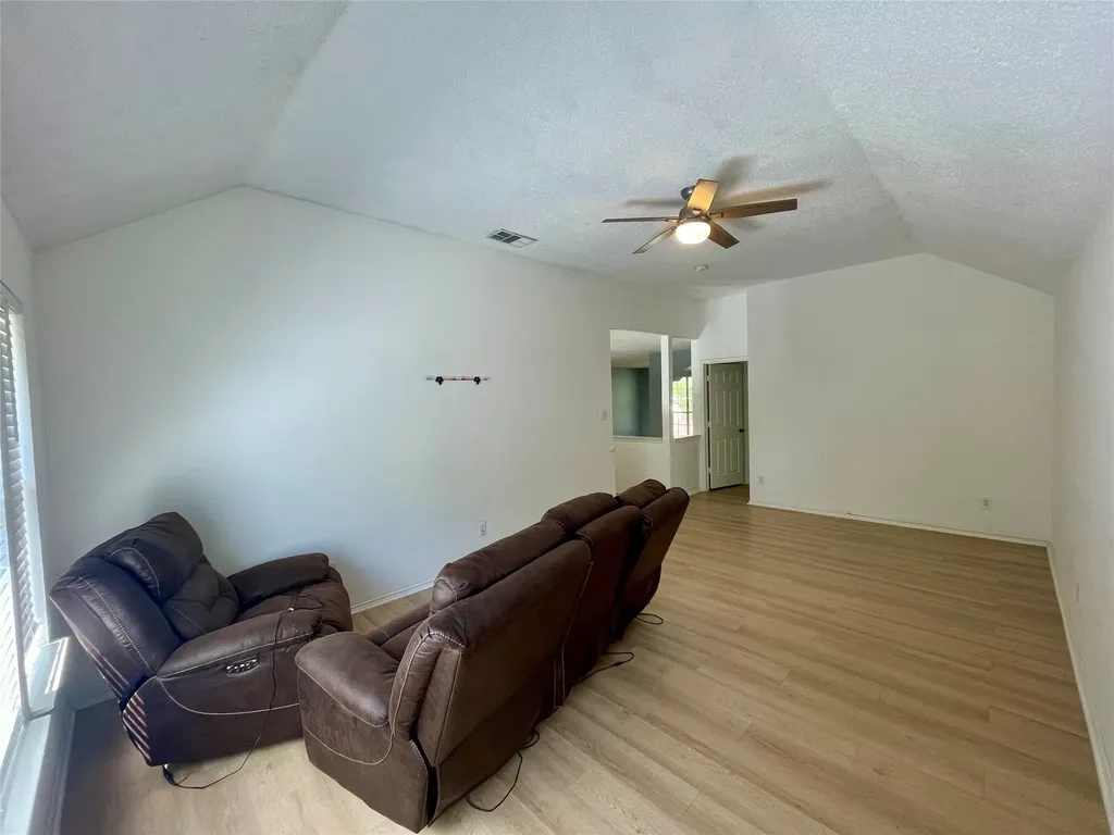 7520 Sunburst Trail Denton TX 76210