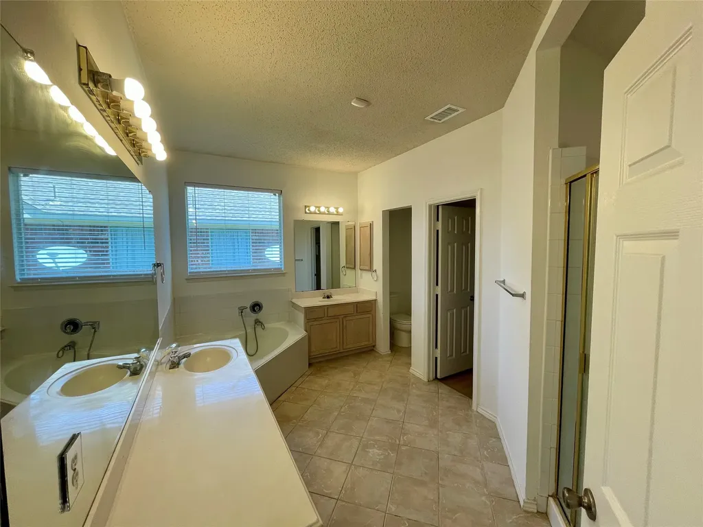 7520 Sunburst Trail Denton TX 76210