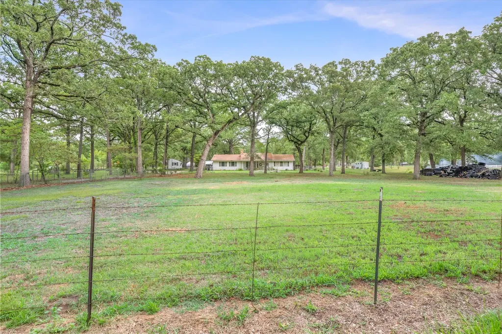 1709 Vz County Road 2502 Canton TX 75103