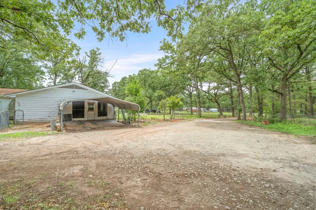 1709 Vz County Road 2502 Canton TX 75103