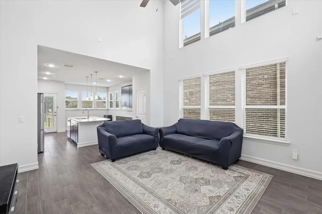 217 Jones Street Irving TX 75063