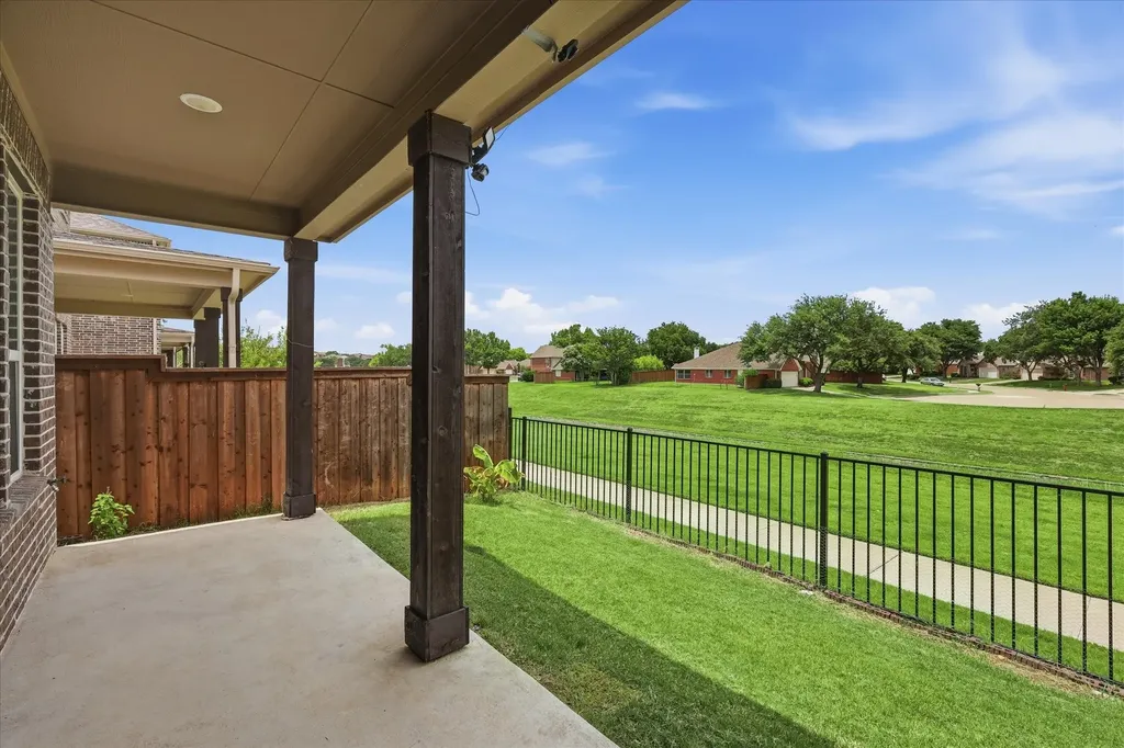 217 Jones Street Irving TX 75063