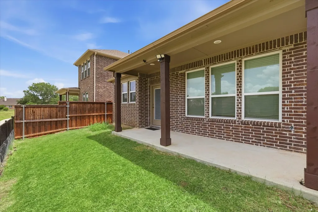 217 Jones Street Irving TX 75063