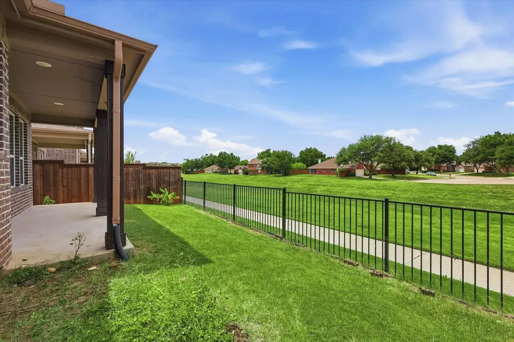 217 Jones Street Irving TX 75063