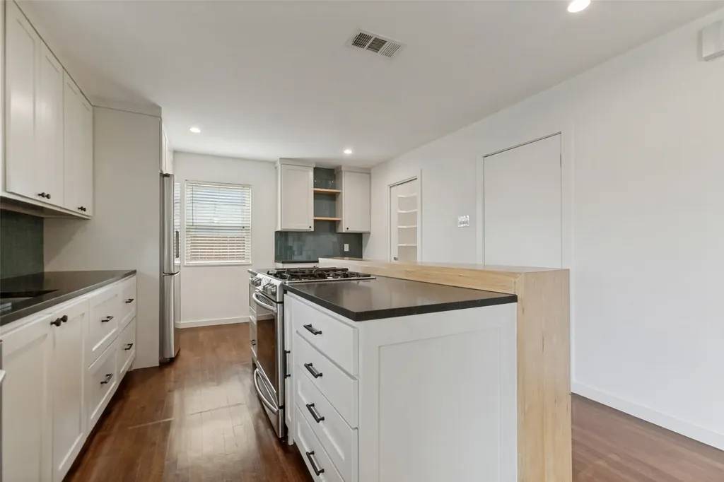 2413 Patricia Lane Garland TX 75041