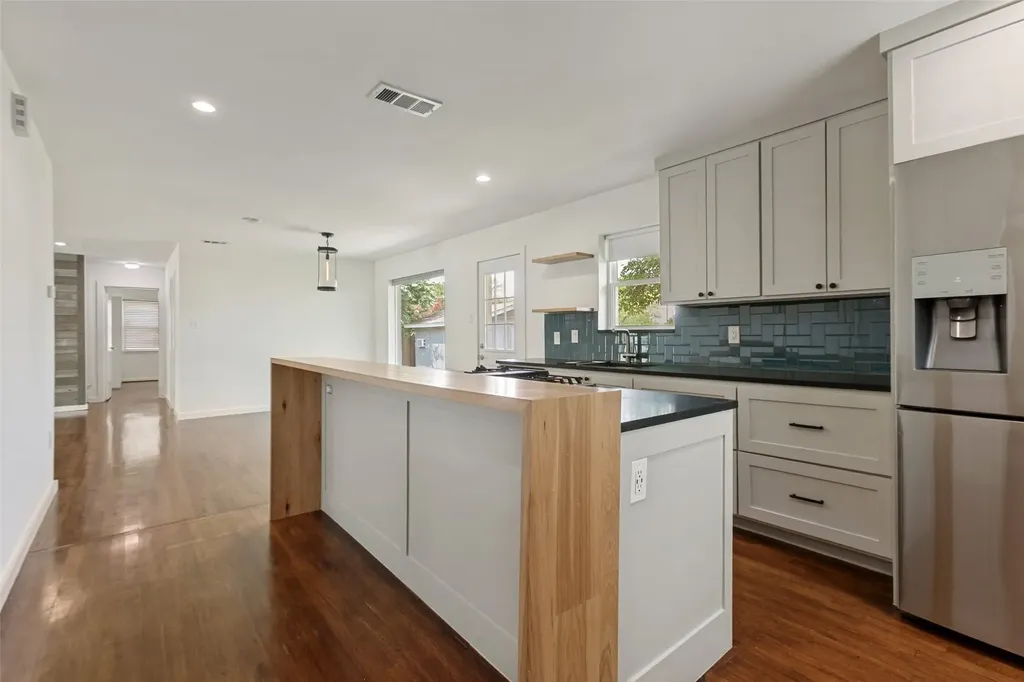 2413 Patricia Lane Garland TX 75041