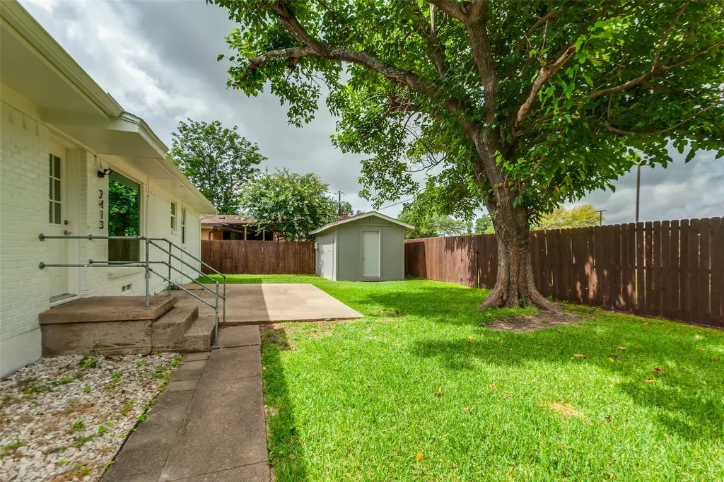 2413 Patricia Lane Garland TX 75041