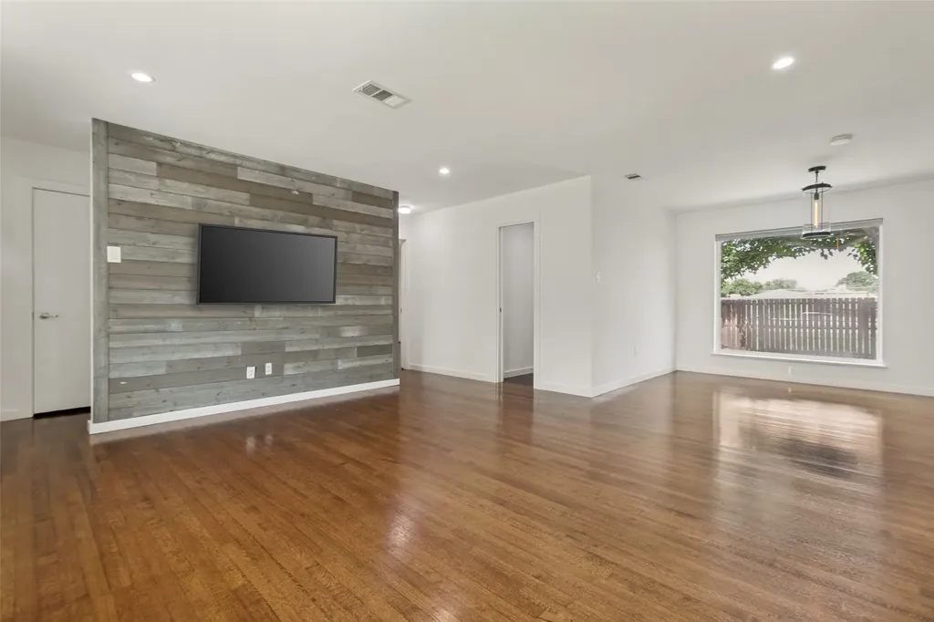 2413 Patricia Lane Garland TX 75041