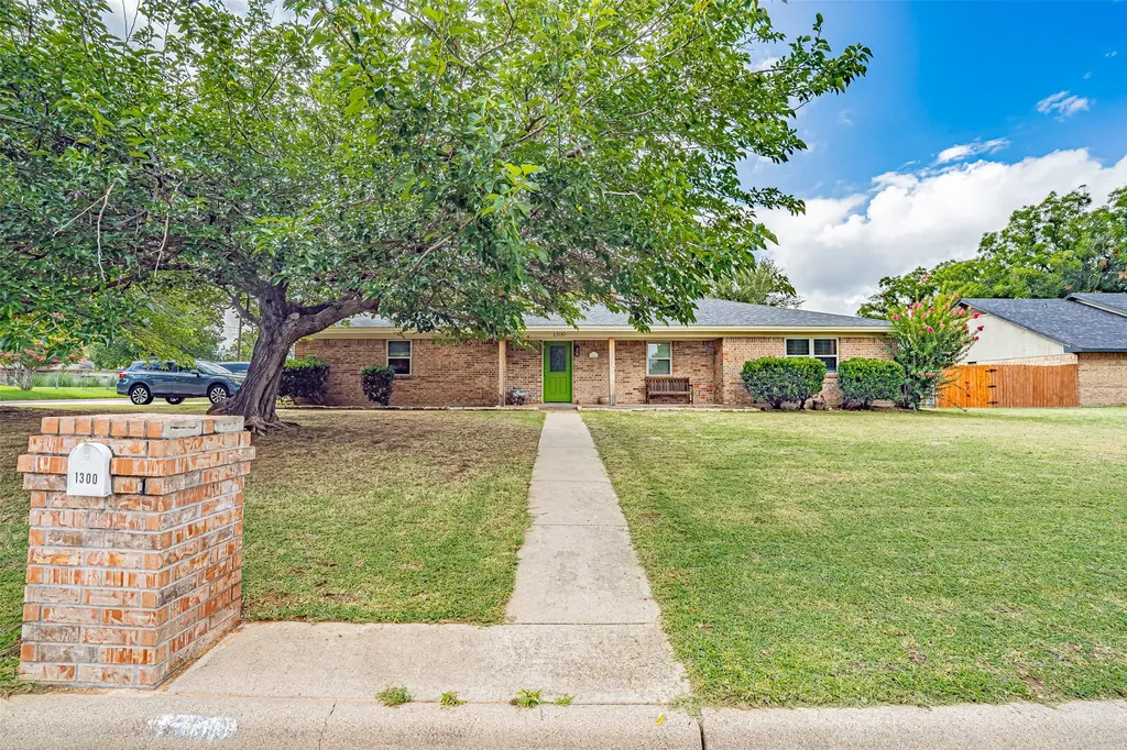 1300 4th Street Granbury TX 76048