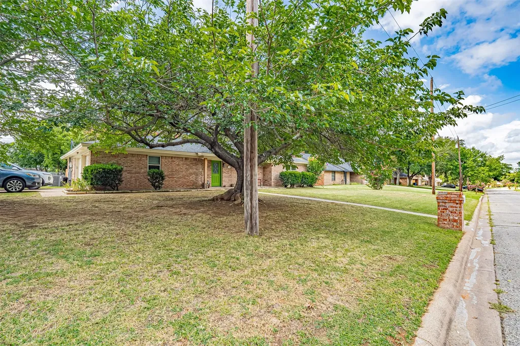 1300 4th Street Granbury TX 76048