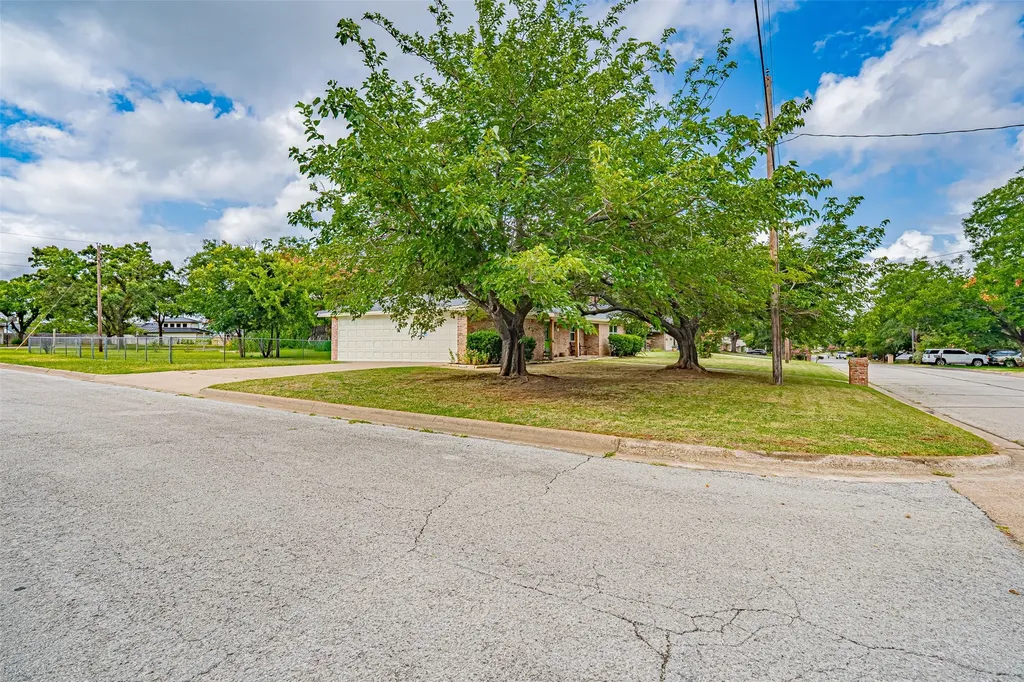 1300 4th Street Granbury TX 76048