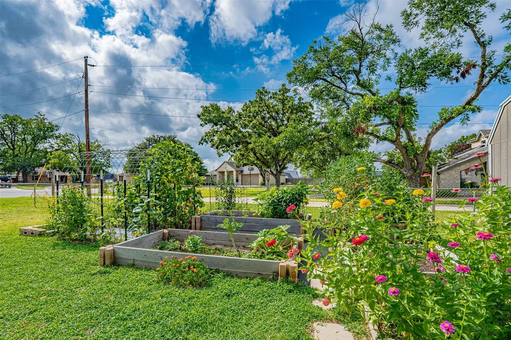 1300 4th Street Granbury TX 76048