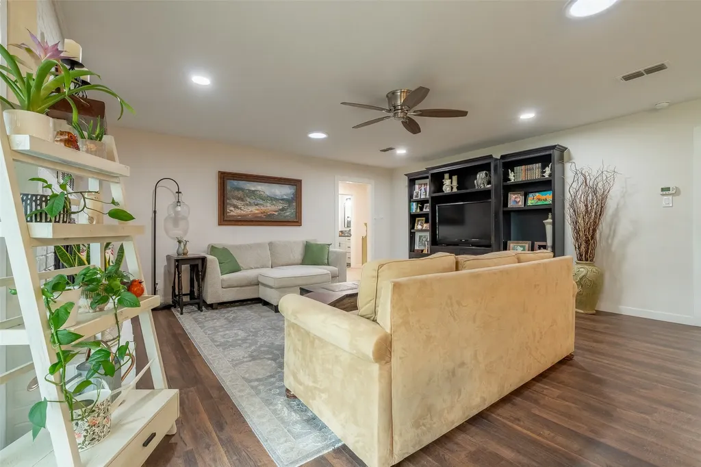 1300 4th Street Granbury TX 76048