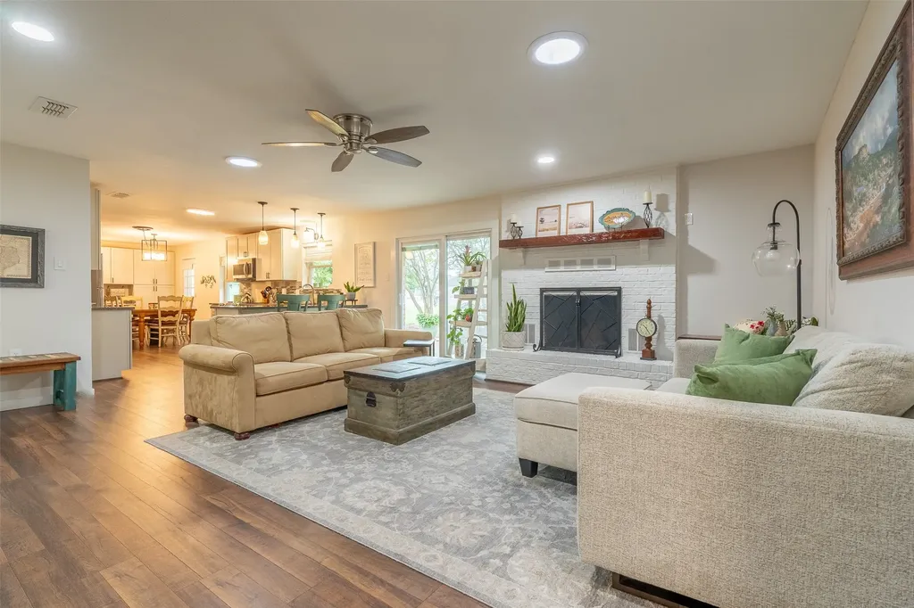 1300 4th Street Granbury TX 76048